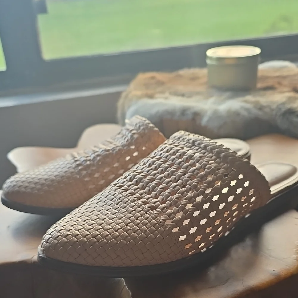 SM New York Tan Mules with Woven Texture 7.5 - Picture 3 of 8